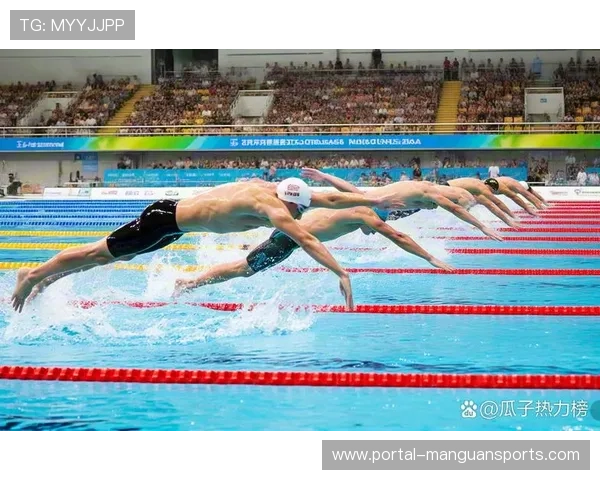 男子400自决赛第八道孙杨触壁瞬间，观众席呐喊“陪你到底”