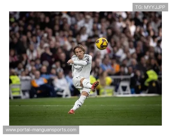 老将莫德里奇替补登场,皇马中场新老交替进行时 老将莫德里奇替补登场,皇马中场新老交替进行时